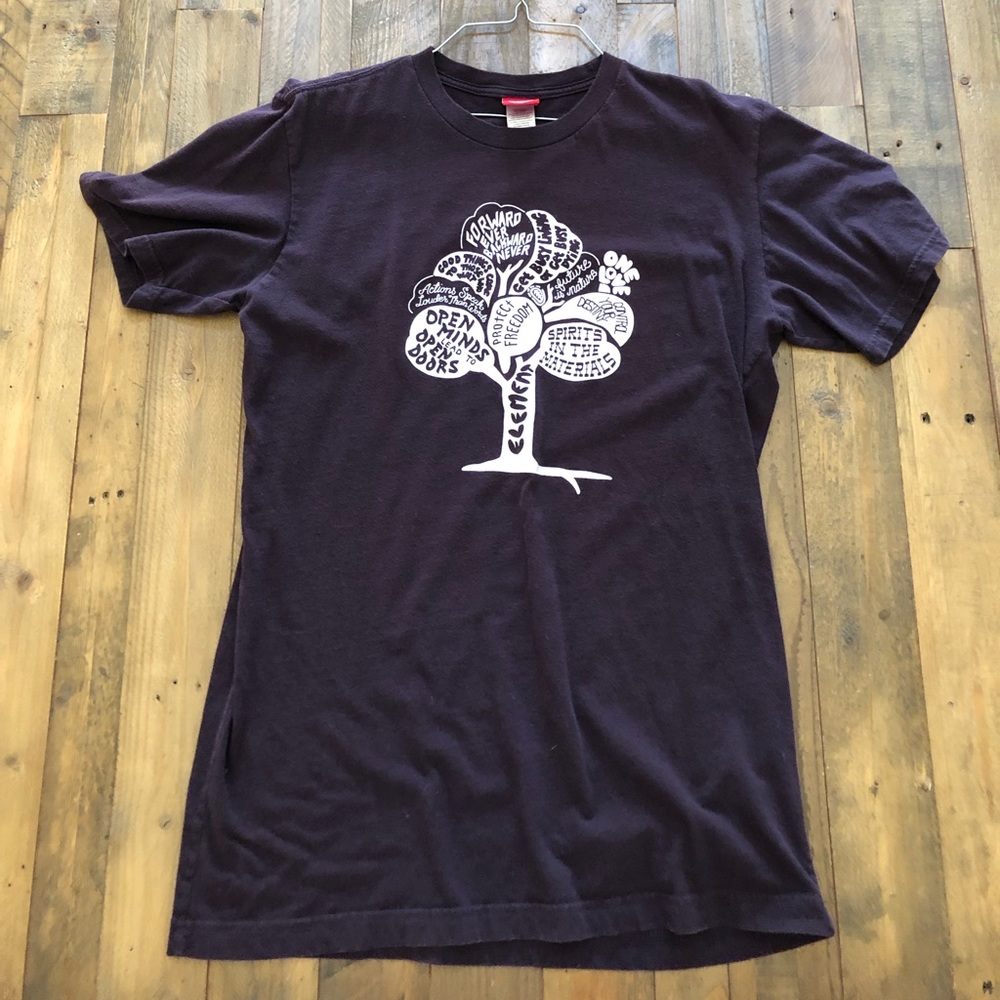 Pre-owned Element S/S Tee in Midnight Maroon. Men’s Medium